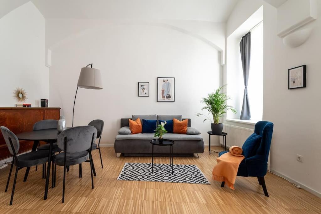 Pristine 1Br Steps From City By Hm Wenen Buitenkant foto
