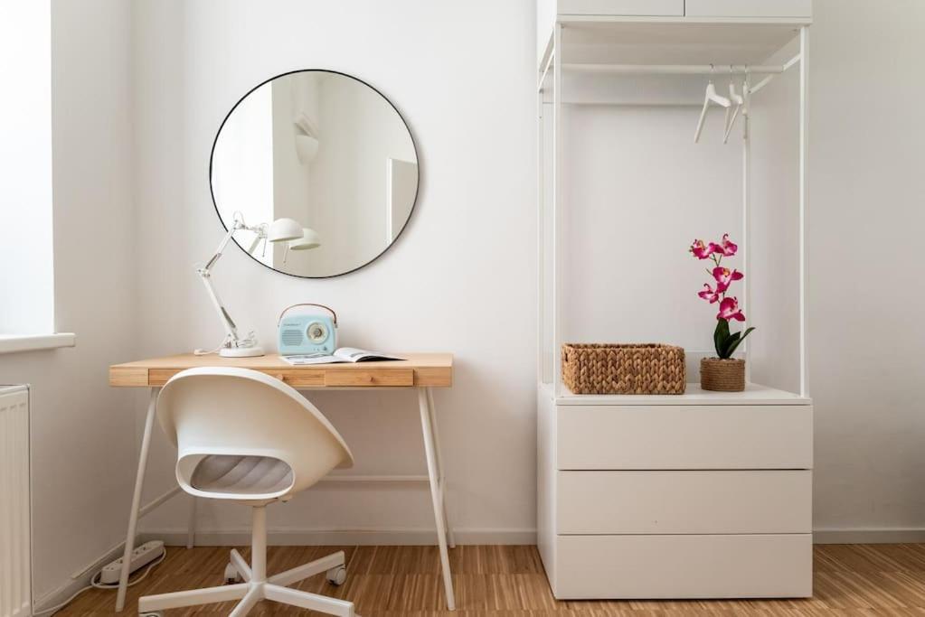 Pristine 1Br Steps From City By Hm Wenen Buitenkant foto