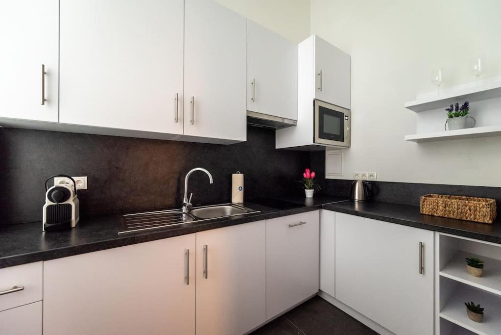 Pristine 1Br Steps From City By Hm Wenen Buitenkant foto