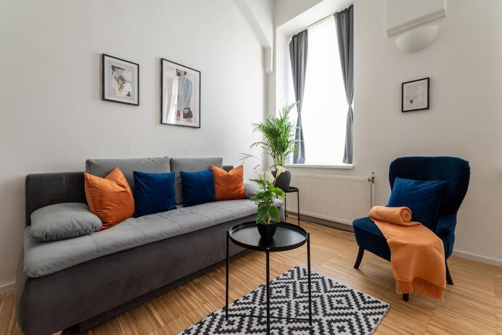 Pristine 1Br Steps From City By Hm Wenen Buitenkant foto