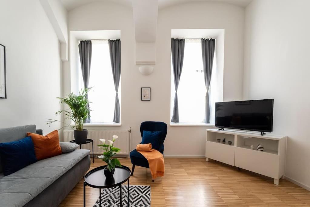 Pristine 1Br Steps From City By Hm Wenen Buitenkant foto