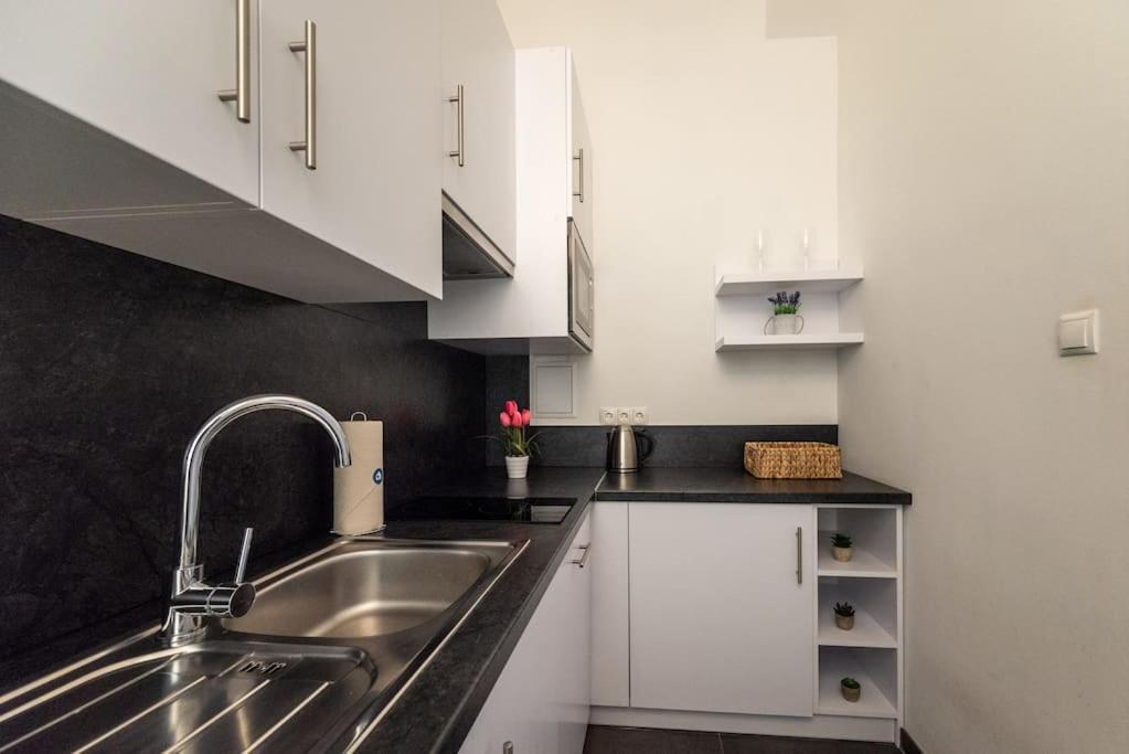 Pristine 1Br Steps From City By Hm Wenen Buitenkant foto
