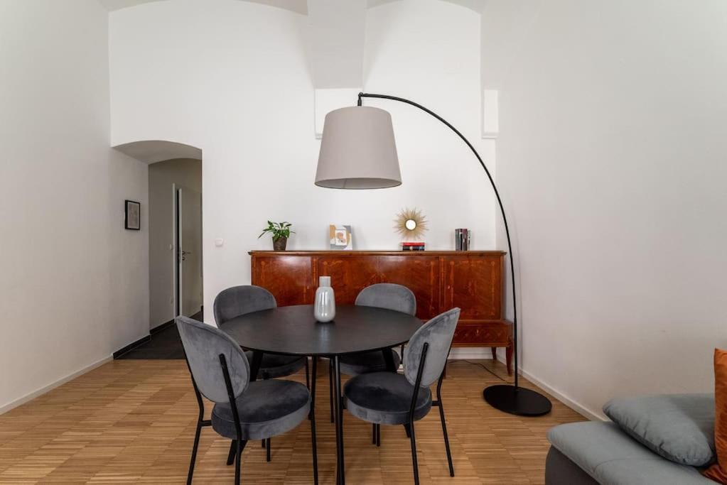 Pristine 1Br Steps From City By Hm Wenen Buitenkant foto